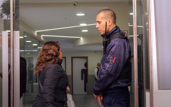 Actitud de un vigilante en KR Security