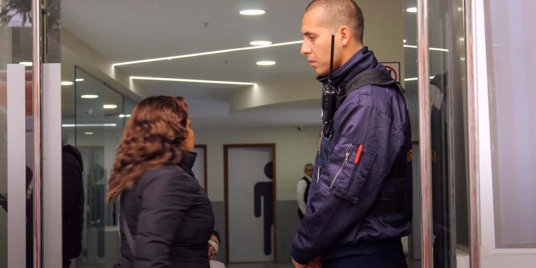 Actitud de un vigilante en KR Security